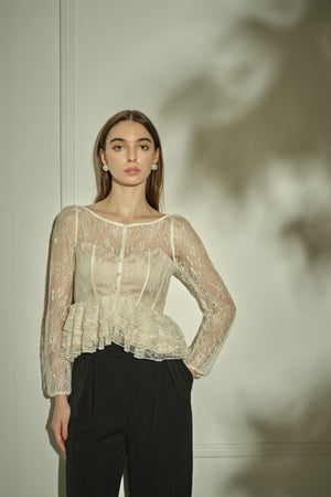 9/8 19時予約開始<br>Sheer Lace Peplum Top <br> -Off white-