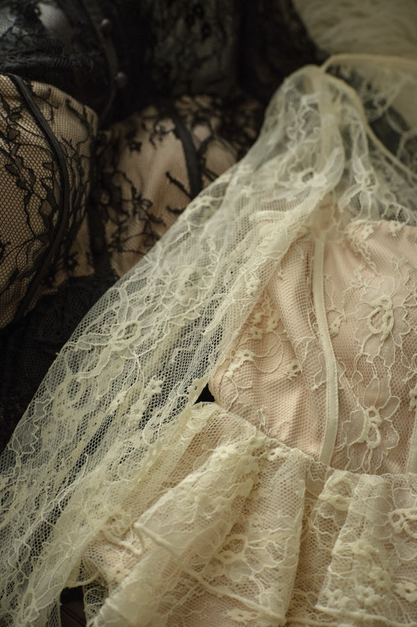 9/8 19時予約開始<br>Sheer Lace Peplum Top <br> -Off white-