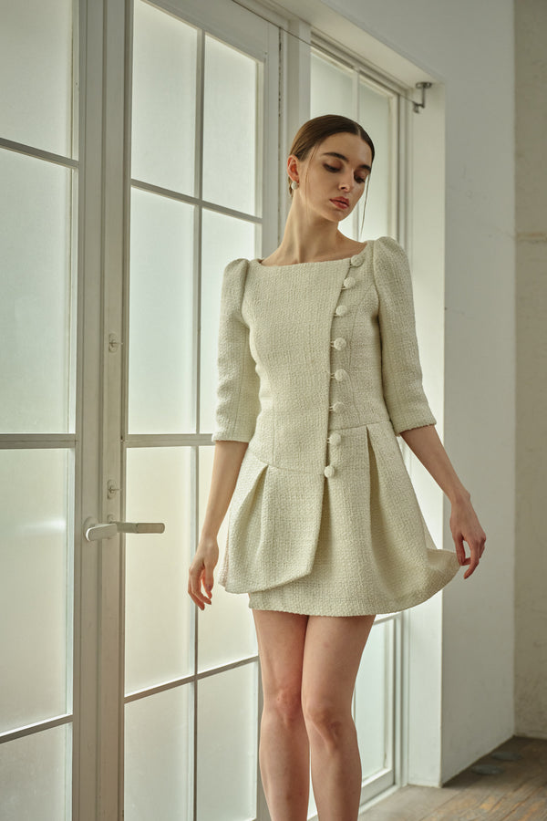 9/8 19時予約開始<br>Sculpted Asymmetric Mini one piece <br> -Off white-