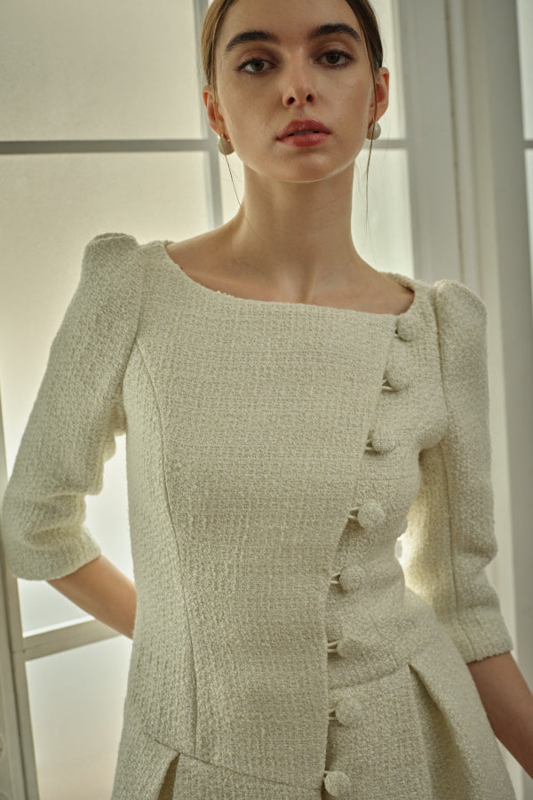 9/8 19時予約開始<br>Sculpted Asymmetric Mini one piece <br> -Off white-