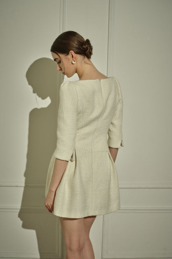 9/8 19時予約開始<br>Sculpted Asymmetric Mini one piece <br> -Off white-