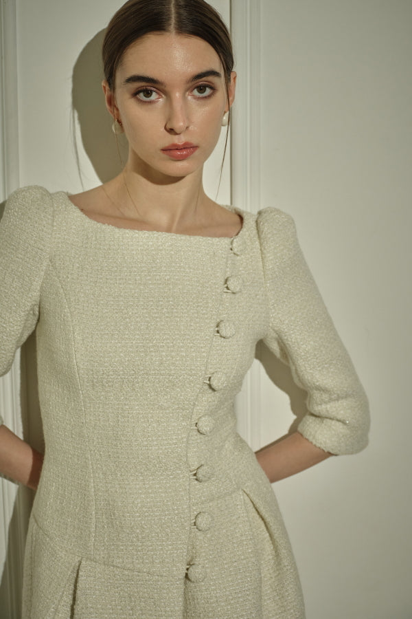 9/8 19時予約開始<br>Sculpted Asymmetric Mini one piece <br> -Off white-