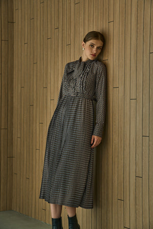 Classic Pleated One-piece  <br> -Black-