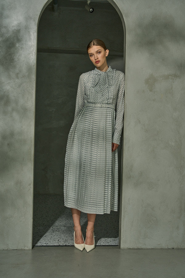Classic Pleated One-piece  <br> -Ｗhite-