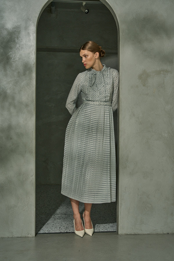 Classic Pleated One-piece  <br> -Ｗhite-