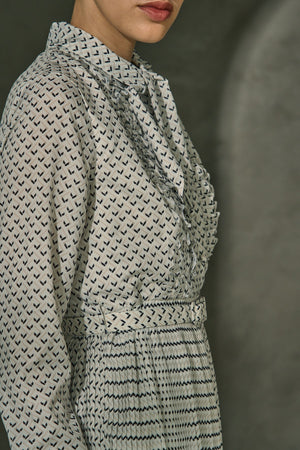 Classic Pleated One-piece  <br> -Ｗhite-