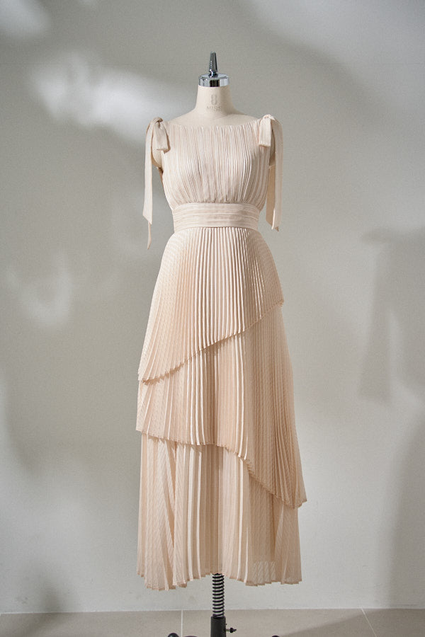 エラディエ　アイボリー プリーツ パーティードレス Pleated tiered dress -Ivory- – ERADIE