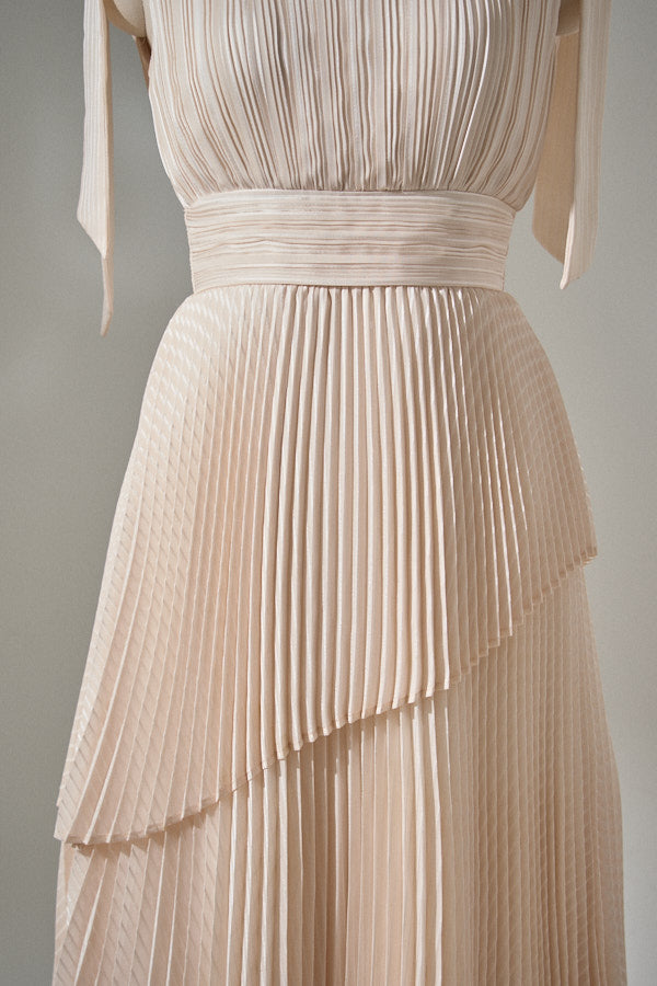 エラディエ　アイボリー プリーツ パーティードレス Pleated tiered dress -Ivory- – ERADIE
