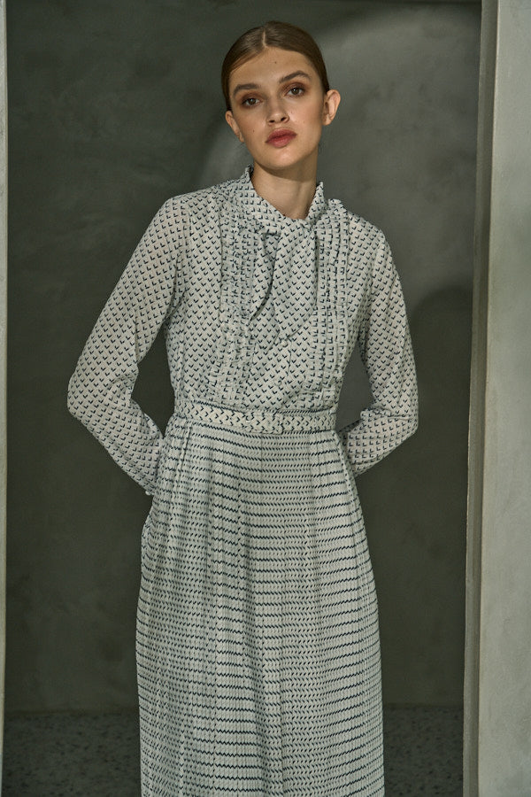 Classic Pleated One-piece  <br> -Ｗhite-