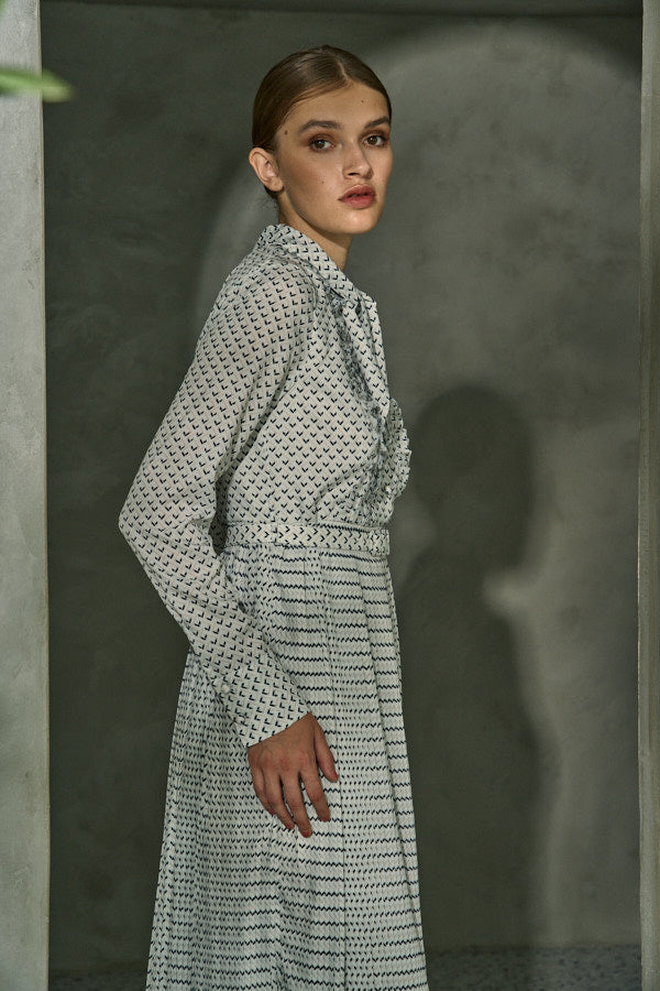 Classic Pleated One-piece  <br> -Ｗhite-