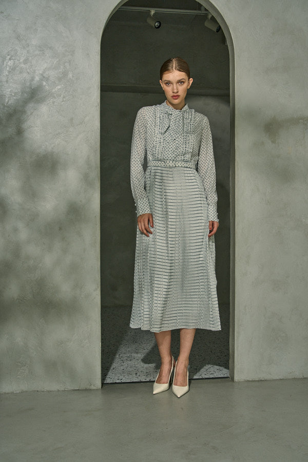 Classic Pleated One-piece  <br> -Ｗhite-