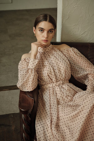 9月8日19時予約開始　Open Shoulder Dot Dress <br> -Mauve DOT-