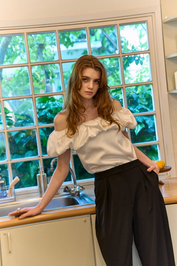 Satin Cape Top <br> -Ｗhite-