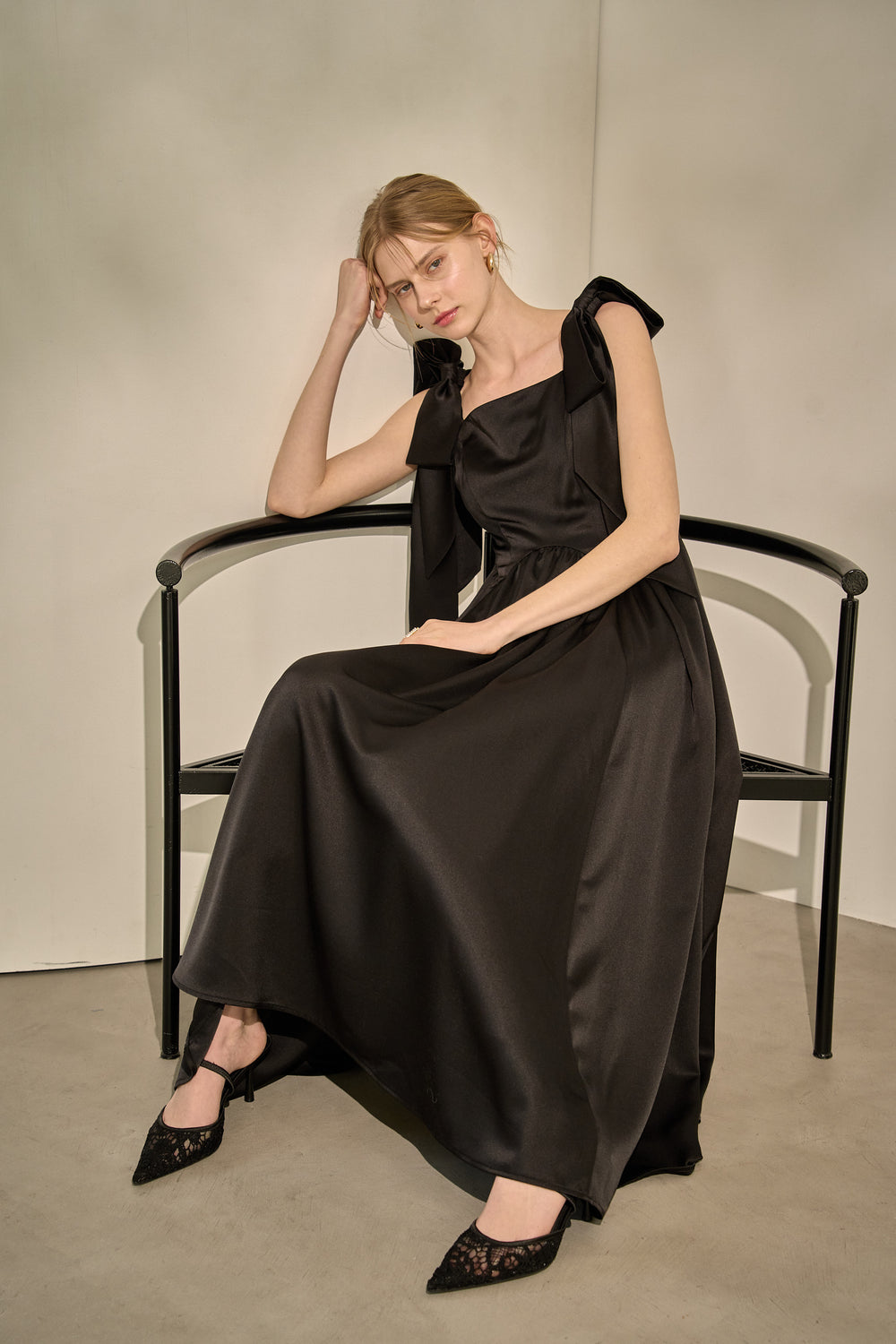 Double-Shoulder Ribbon Dress <br> -Black-