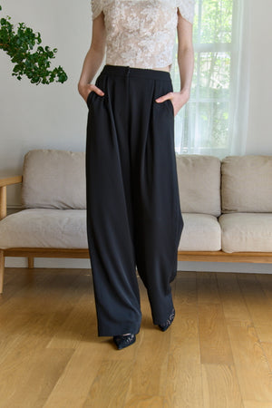 Inverted Tuck Flow Wide Pants <br> -Black / 2size-