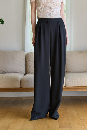Inverted Tuck Flow Wide Pants <br> -Black / 2size-