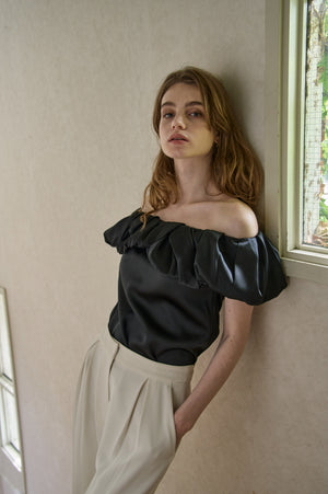 Satin Cape Top <br> -Black-