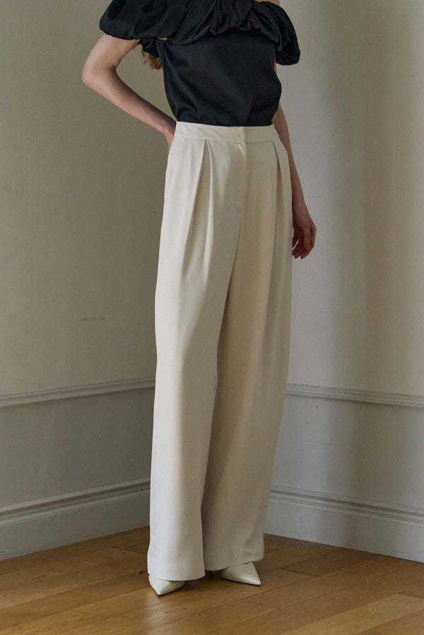 Inverted Tuck Flow Wide Pants <br> -Off / 2size-