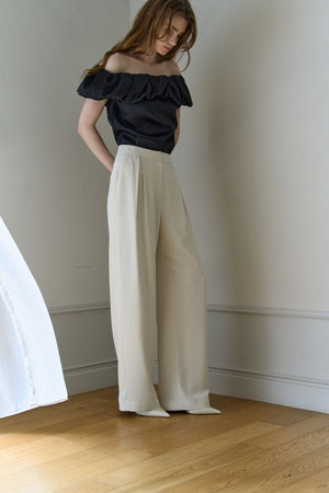 Inverted Tuck Flow Wide Pants <br> -Off / 2size-