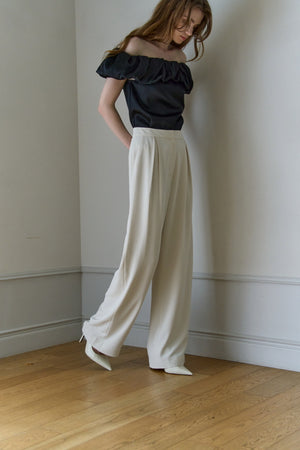 Inverted Tuck Flow Wide Pants <br> -Off / 2size-
