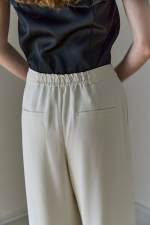 Inverted Tuck Flow Wide Pants <br> -Off / 2size-