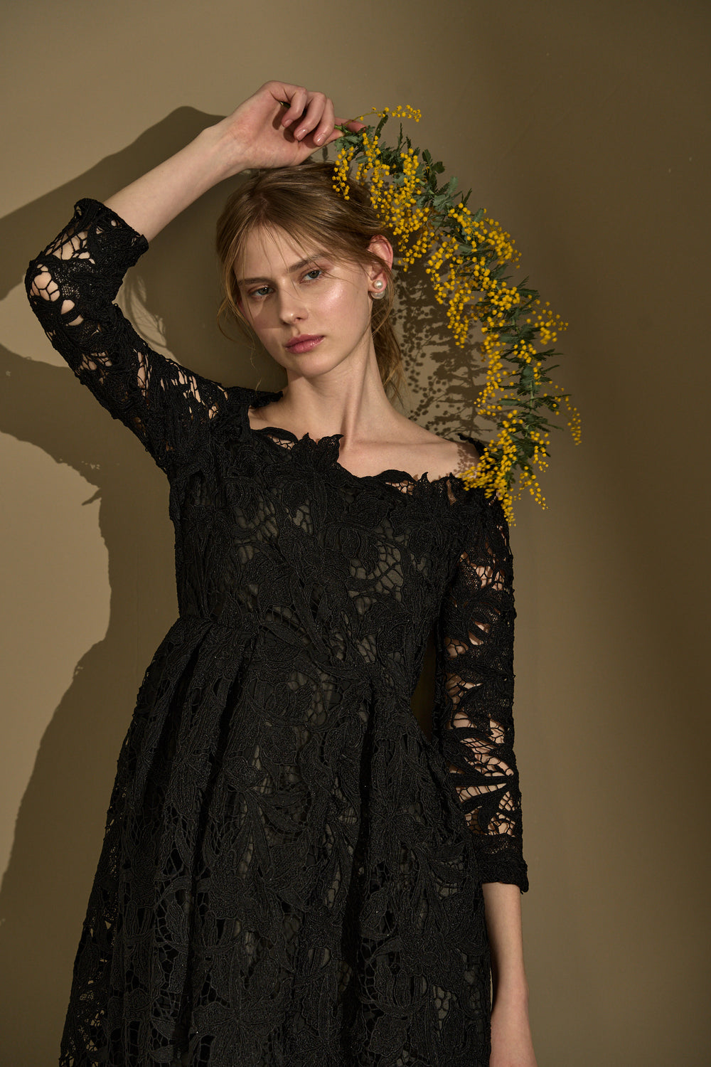 Élise Square-Neck Lace Dress  <br> -Black-
