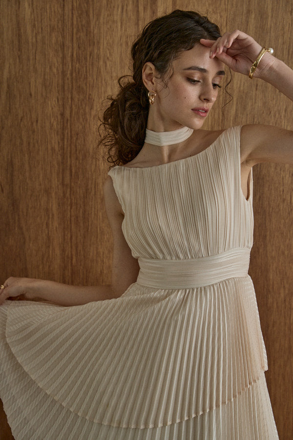 エラディエ　アイボリー プリーツ パーティードレス Pleated tiered dress -Ivory- – ERADIE