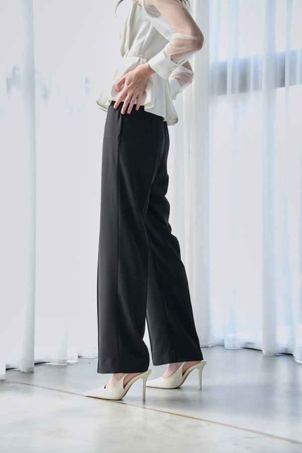 center tack press straight pants  <br> -Black-