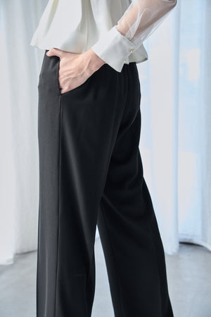 Center tack press straight pants <br> -Black-