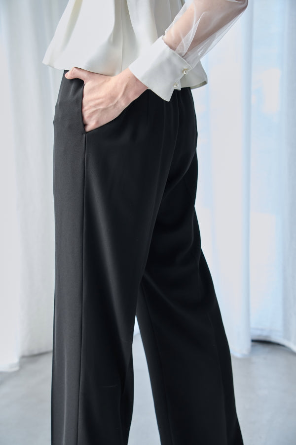 Center tack press straight pants  <br> -Black-