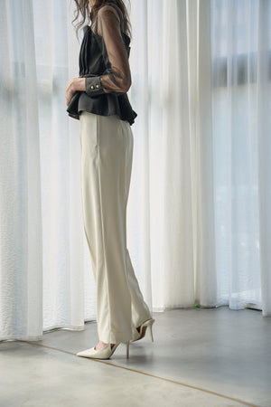 Center tack press straight pants  <br> -Off-