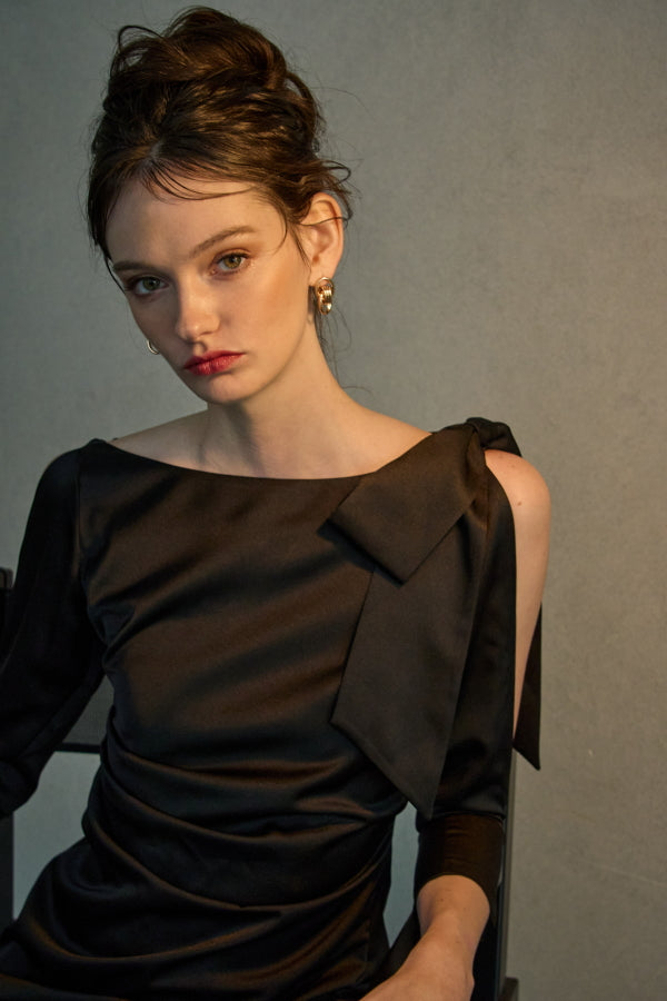 Shoulder Ribbon Satin Drape one piece -Black- – ERADIE
