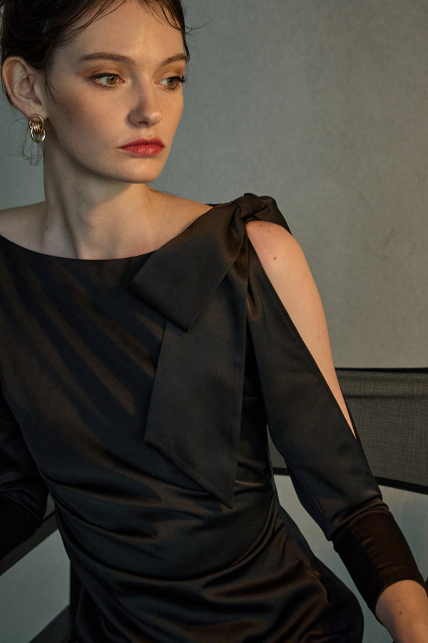 Shoulder Ribbon Satin Drape one piece -Black- – ERADIE