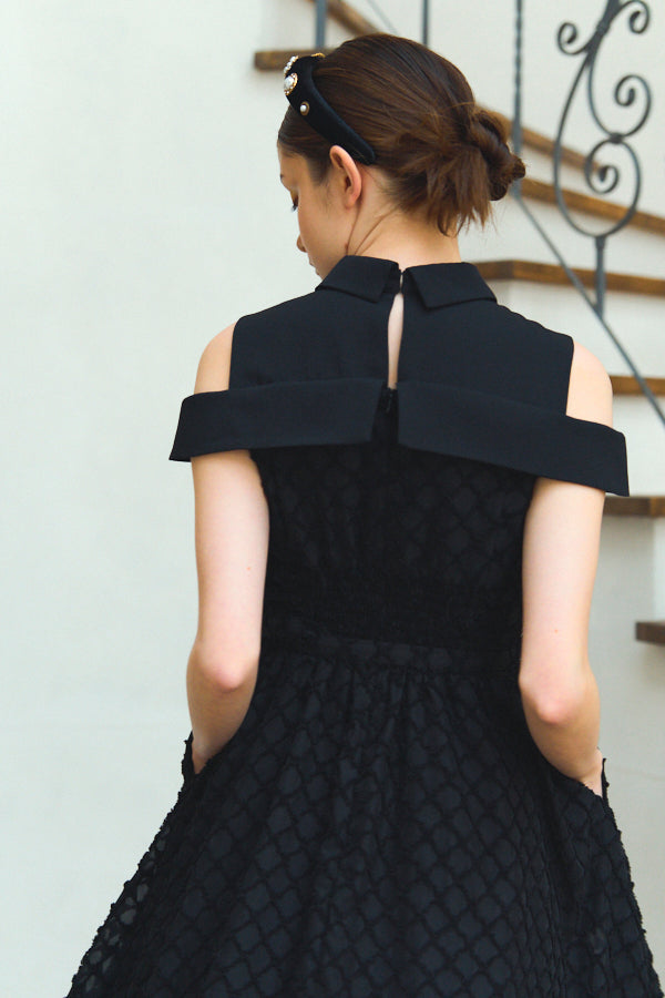 エラディエ　オフショルダー黒ワンピース エラディエ オフショルダー黒ワンピース